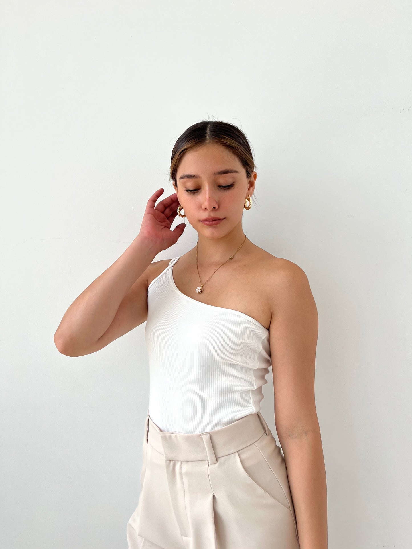 TOP ASIMÉTRICO ARI PERLA