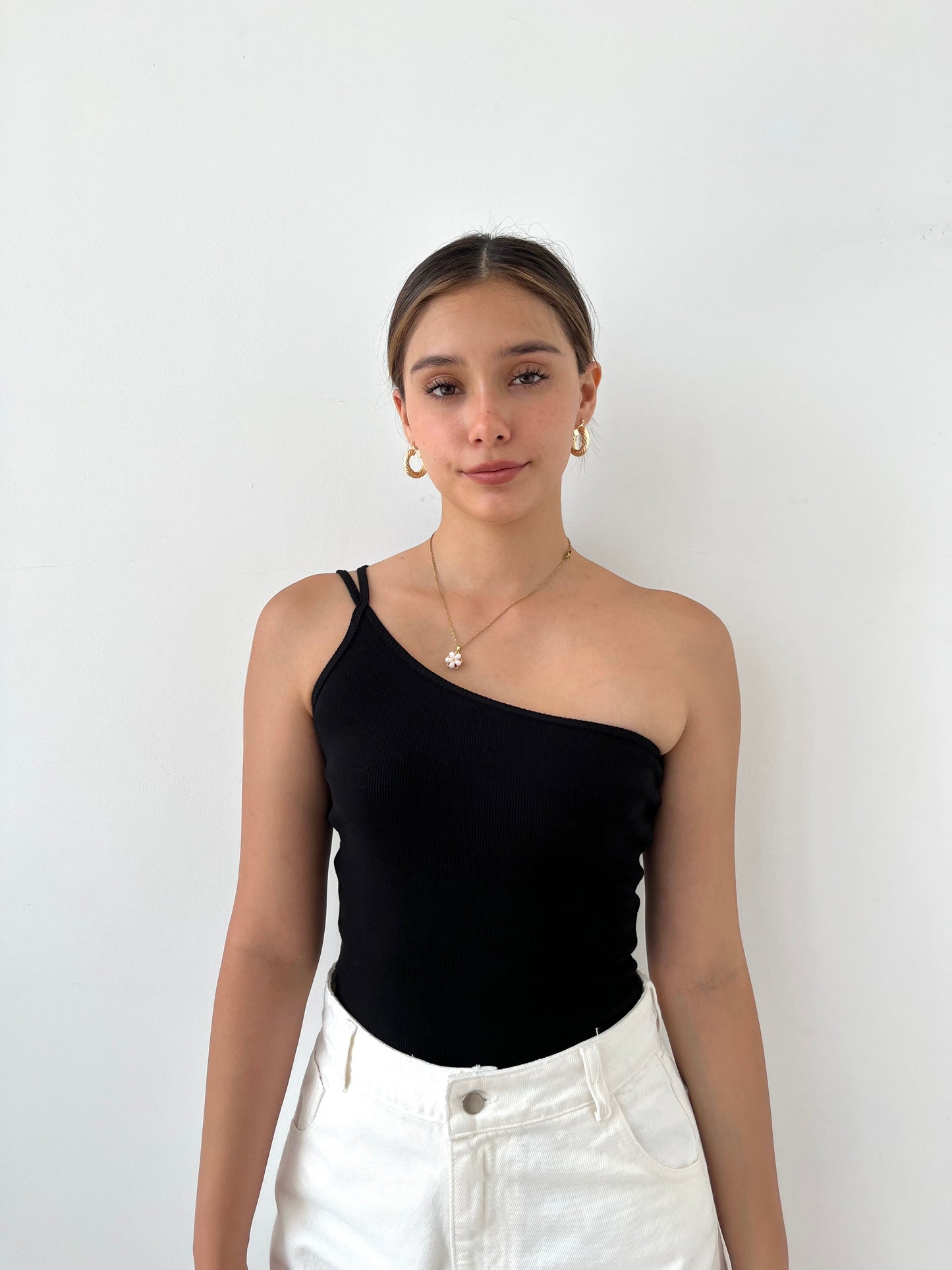 TOP ASIMÉTRICO ARI NEGRO