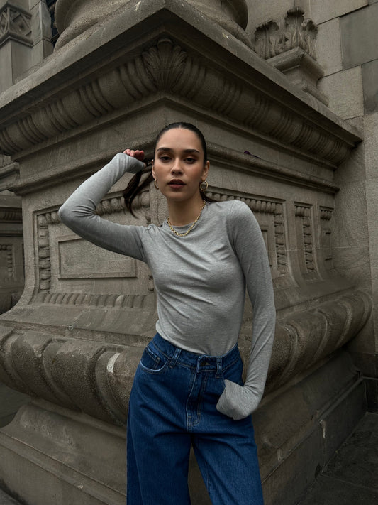 Básico Charlie Gris cuello redondo