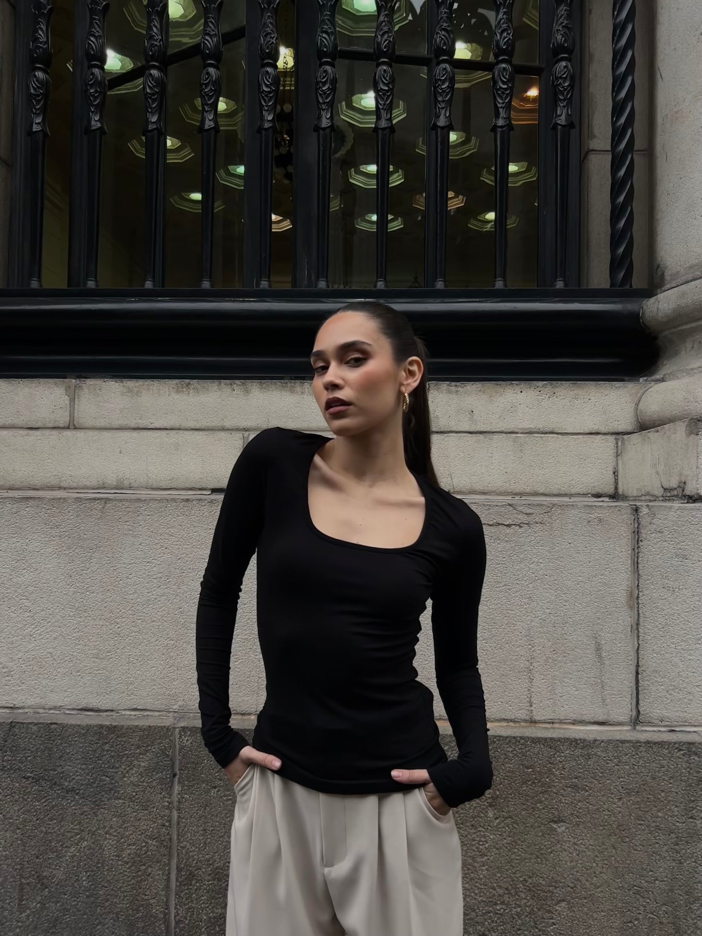 Básico Martina Negro cuello cuadrado