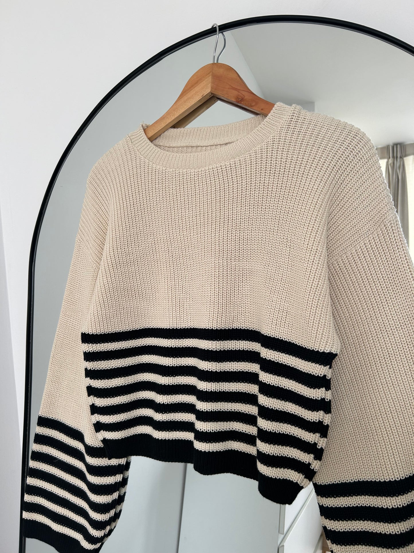 Sweater Stela Avena con negro